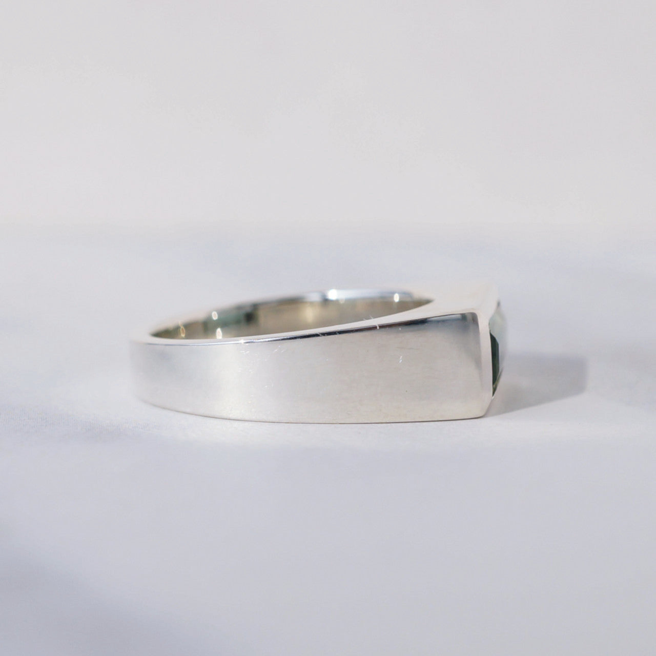 Bi-color kyanite signet ring