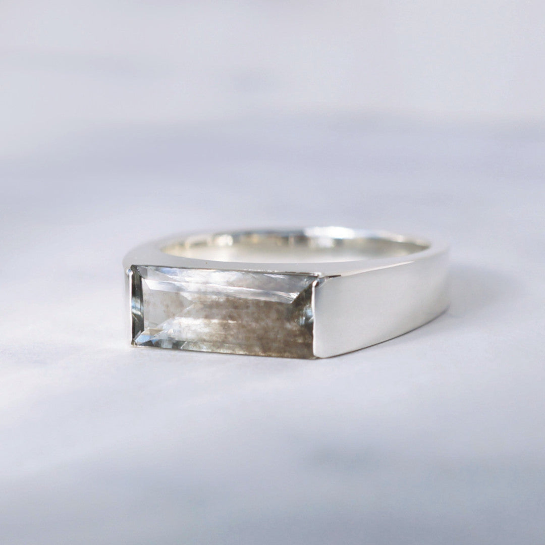 Moss-aquamarine ring