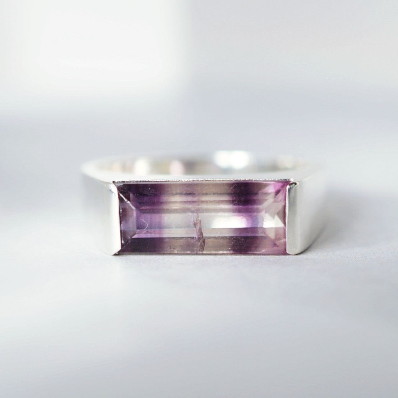Bi-color fluorite ring