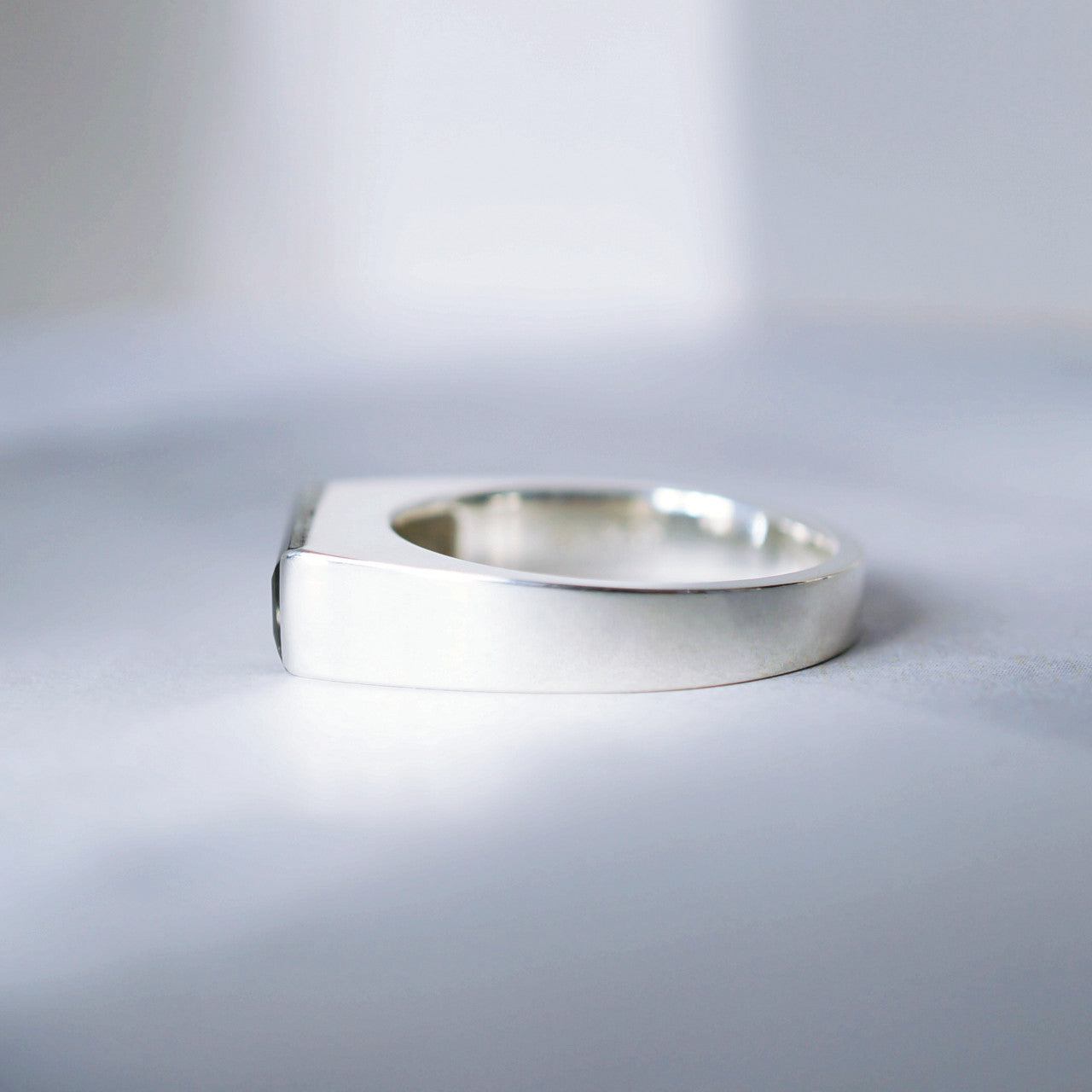 Moss-aquamarine ring