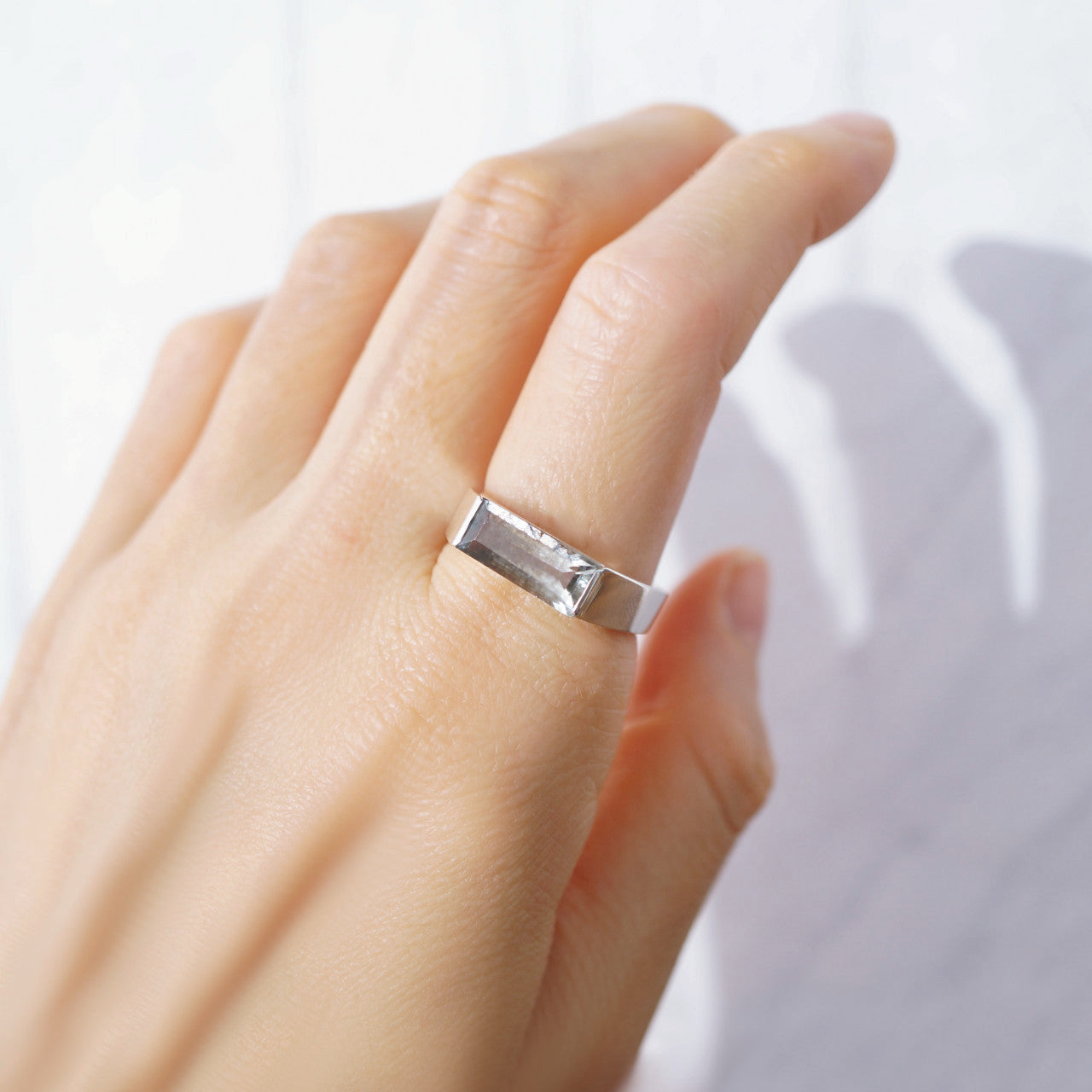 Moss-aquamarine ring